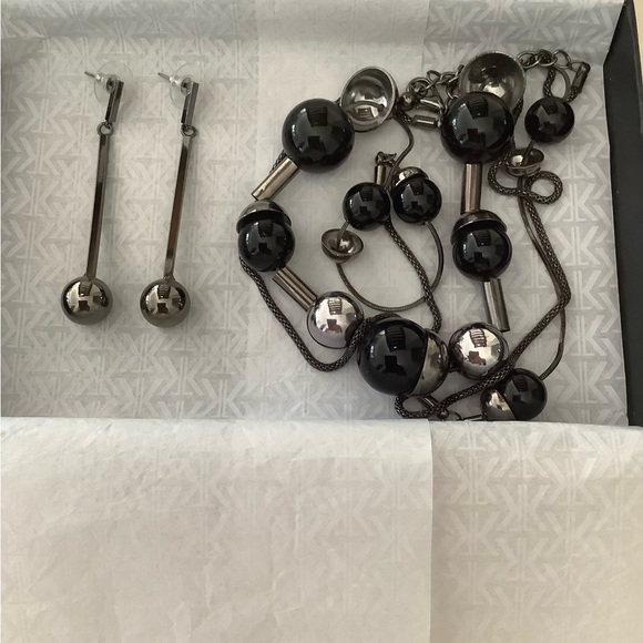 Dangler Earrings and Long Chain Set - Picture 5 of 9